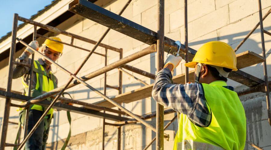Professional residential roofers in Latham, IL